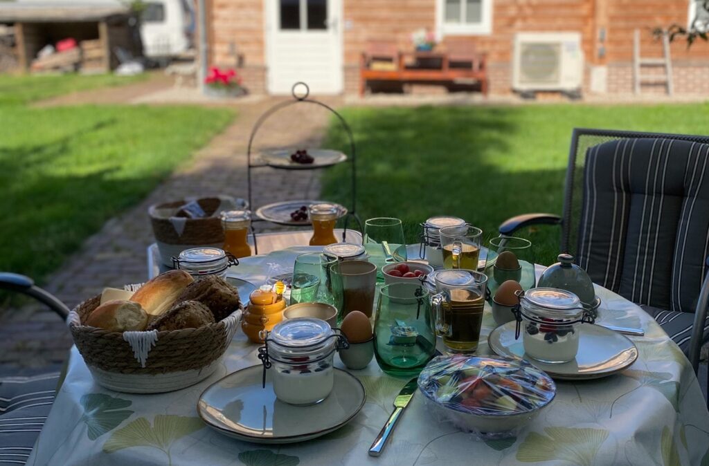 Ontbijt op het terras
